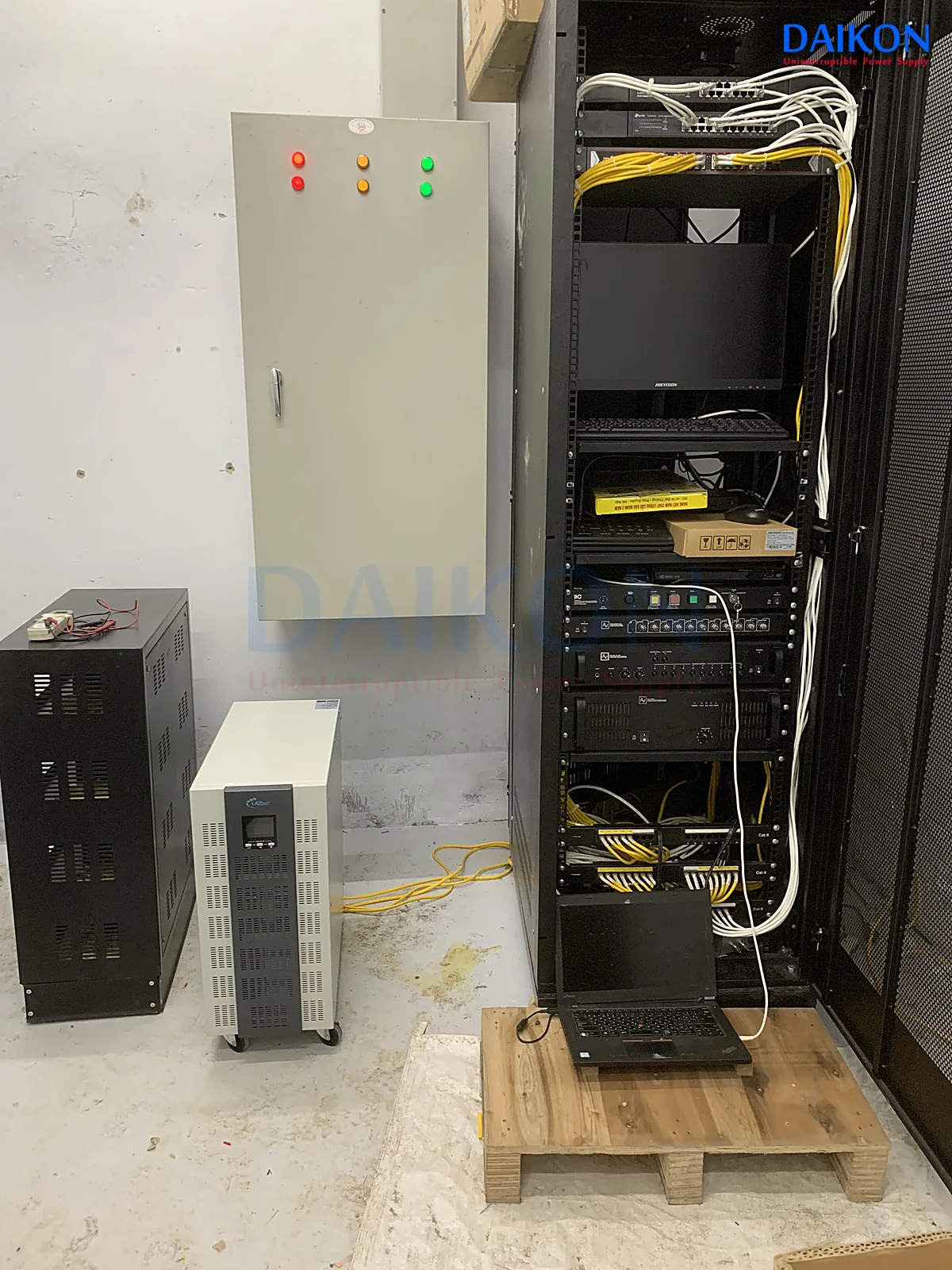 UPS lắp cho đơn vị quy mô nhỏ